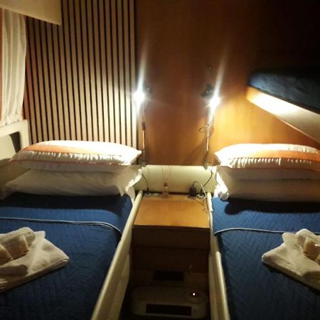 Hotel Boat And Breakfast Fiumicino - Roma Ostia Antica Exterior foto