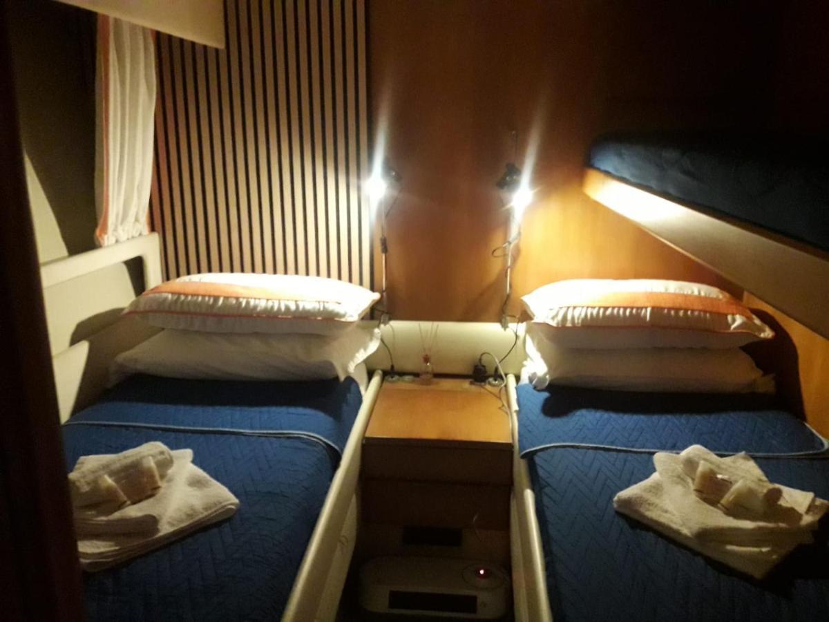 Hotel Boat And Breakfast Fiumicino - Roma Ostia Antica Exterior foto